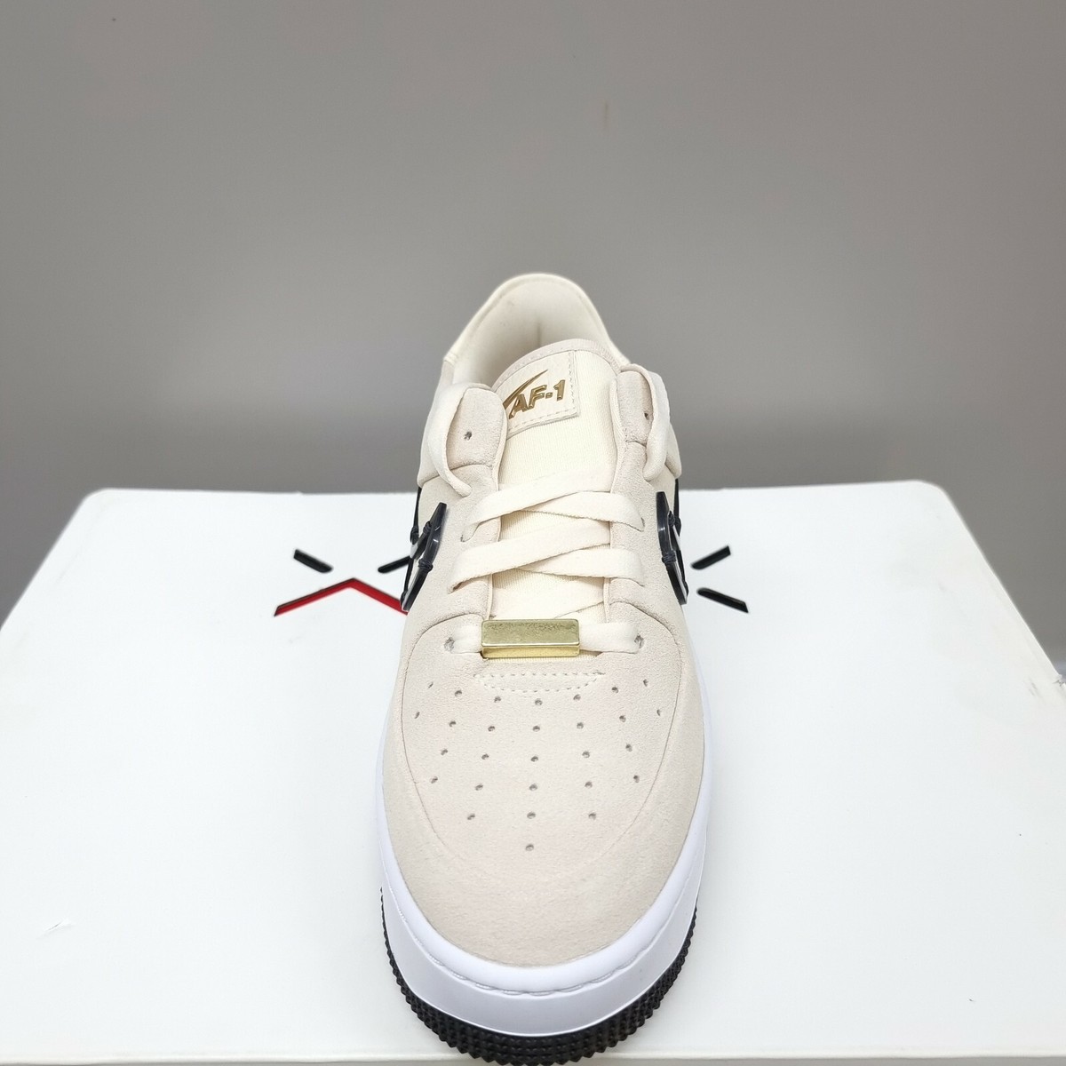 NIKE AIR FORCE 1 SAGE LOW LX 
