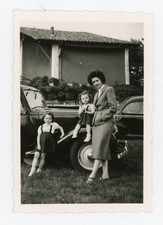 PHOTO SNAPSHOT amateur 1951, une voiture ancienne roue jante old car