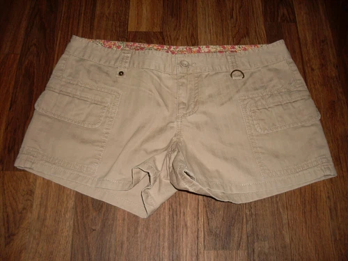 WOMENS OLD NAVY LOW RISE CHINO SHORTS SIZE 4