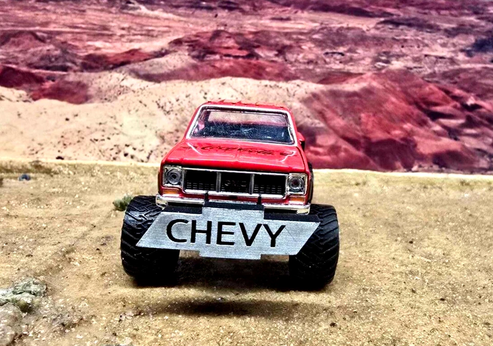 1/64 GMC Sierra 3500 4x4 Pulling Truck Crew Cab CocaCola M2 Machines Greenlight - Image 3 of 4