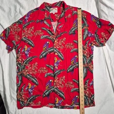 PARADISE FOUND MAGNUM PI SHIRT RED AND IN EXCELLENT COND. MENS LARGE
