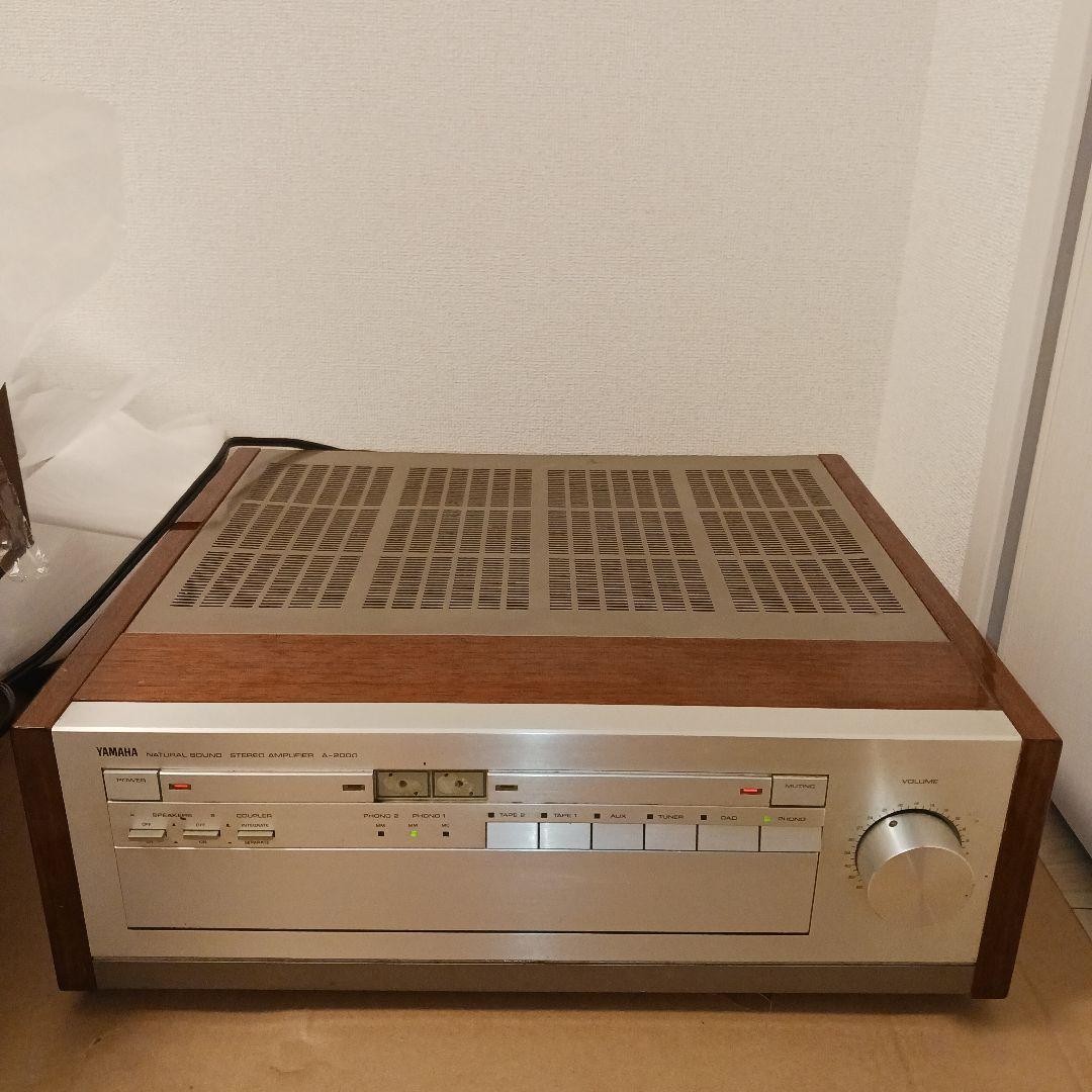 Yamaha A-2000 Integrated Amplifier Vintage High-End Powers On
