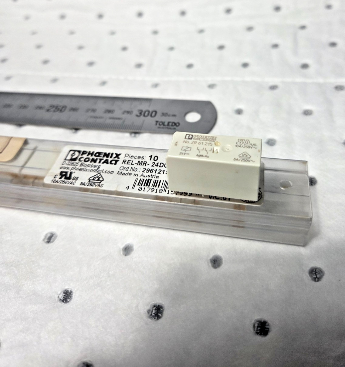 Phoenix Contact REL-MR Series 24V 8A Rated Relays REL-MR-24DC/21-21AU