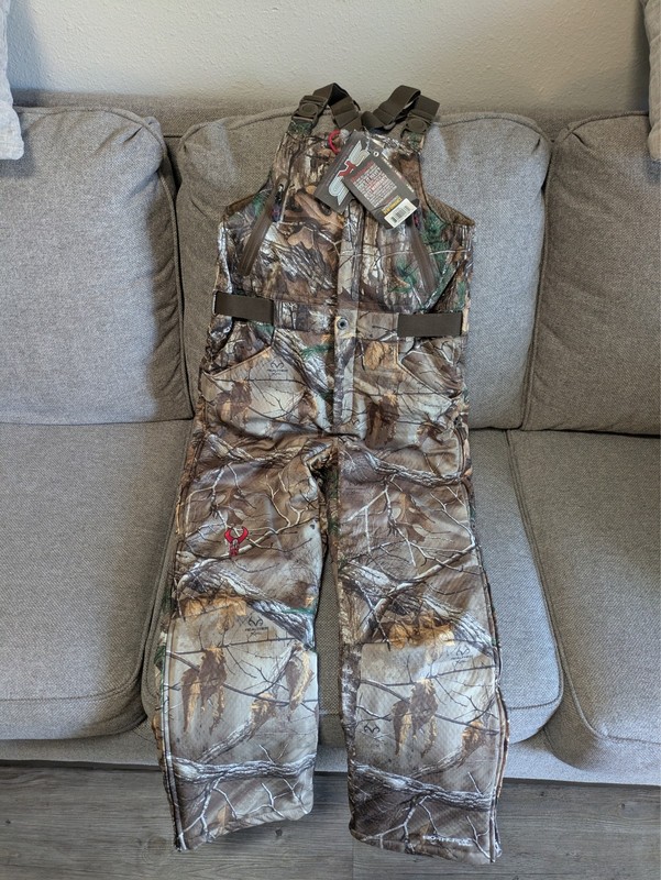 Badlands Bio-thermic hunting bibs size M in Realtree Xtra camouflage pattern.