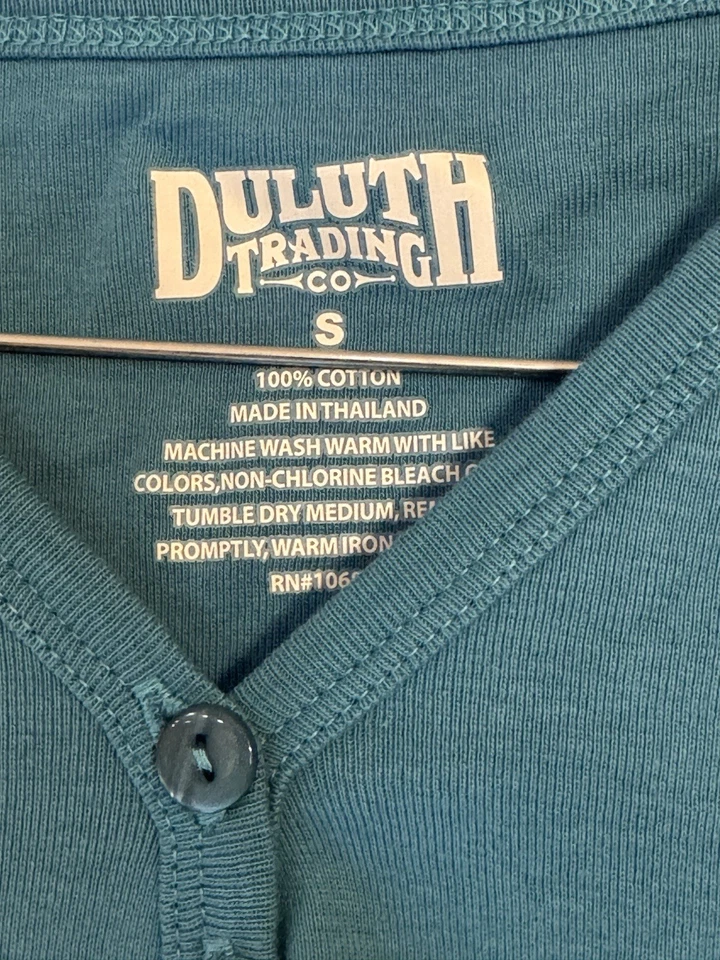 Lote de 5 regatas femininas DULUTH Trading Co com zíper bolso lateral botão Henley - Imagem 2 de 4