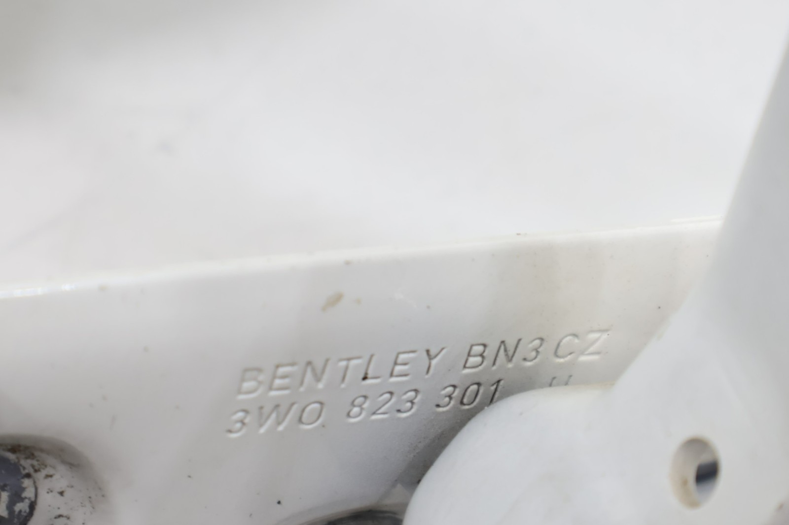 2006 - 2012 BENTLEY CONTINENTAL HOOD BONNET HINGE SUPPORT & LIFT STRUT OEM -SET-