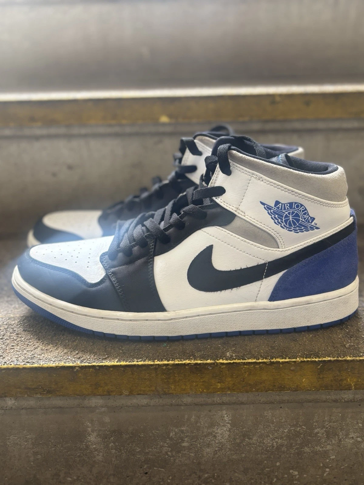 Air Jordan 1 Se Mid Royal punta nera