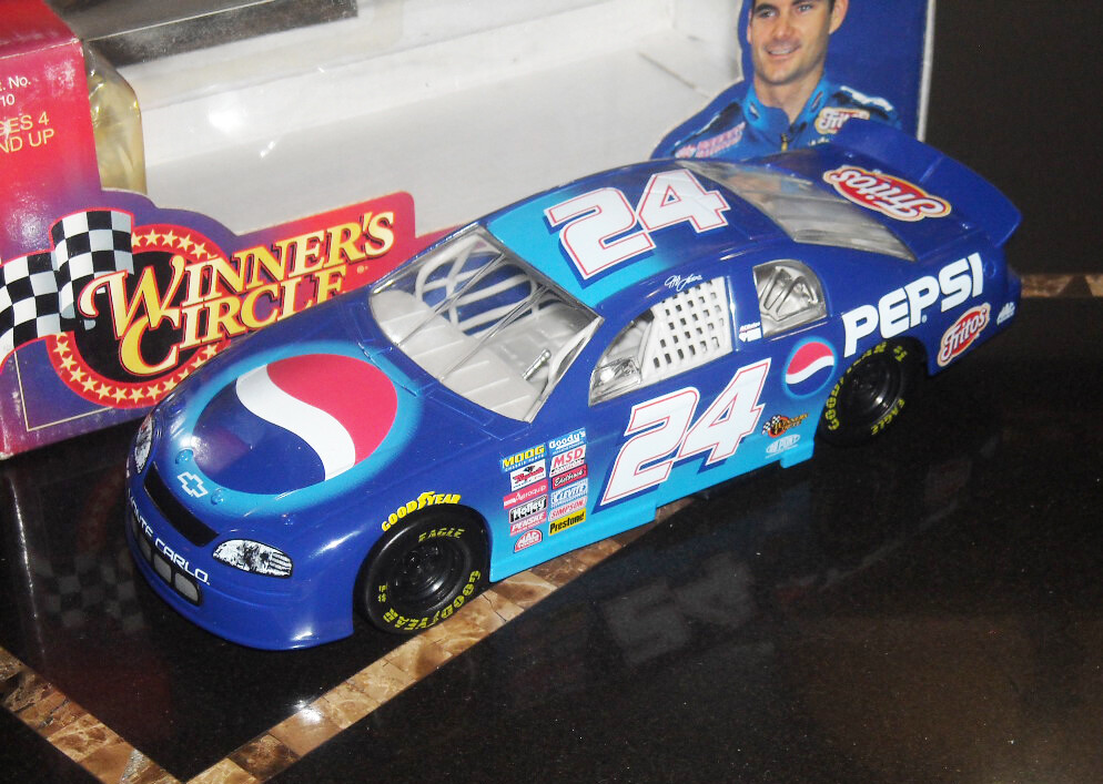 Hasbro Winner's Circle 1/24 Scale JEFF GORDON Die Cast Car