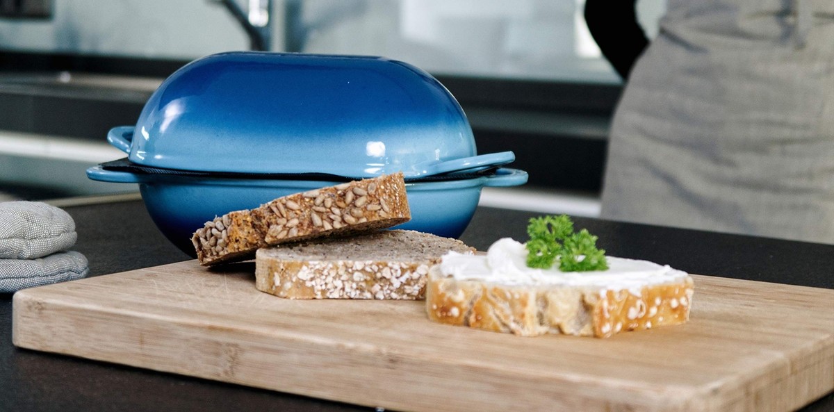 De Kooksalon - Ook drie kleine baquettes gemaakt met de nieuwe ovensteen en zuurdesem starter De Kooksalon - Ook drie kleine baquettes gemaakt met de nieuwe ovensteen en zuurdesem starter