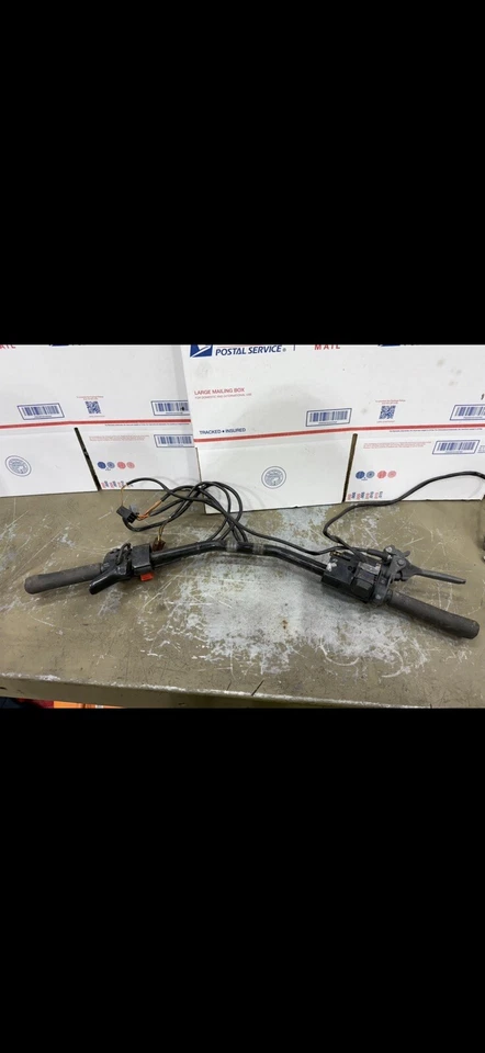 Оригинальный руль в сборе 1997 Ski-doo Formula Z 583 506125900 SS92 - Изображение 2 из 4