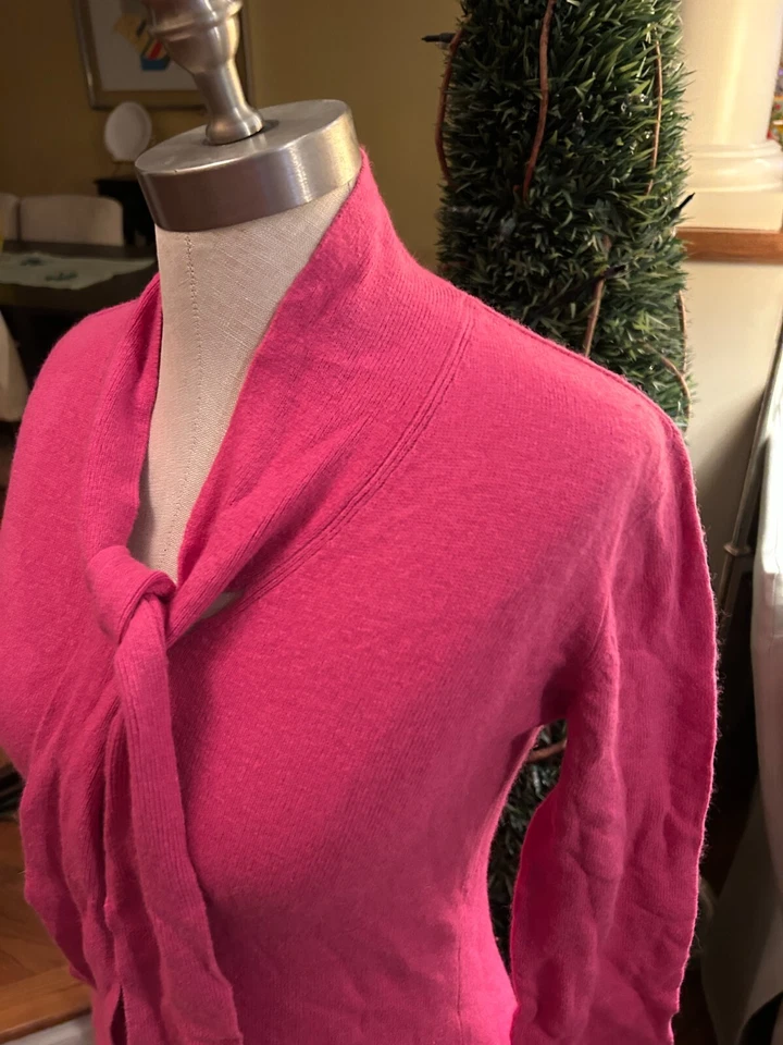 Suéter Willi Smith Para Mujer S Rosa Caliente con Acento de Corbata Lana de Cordero/Angora/Cashmer Foto 3 de 4