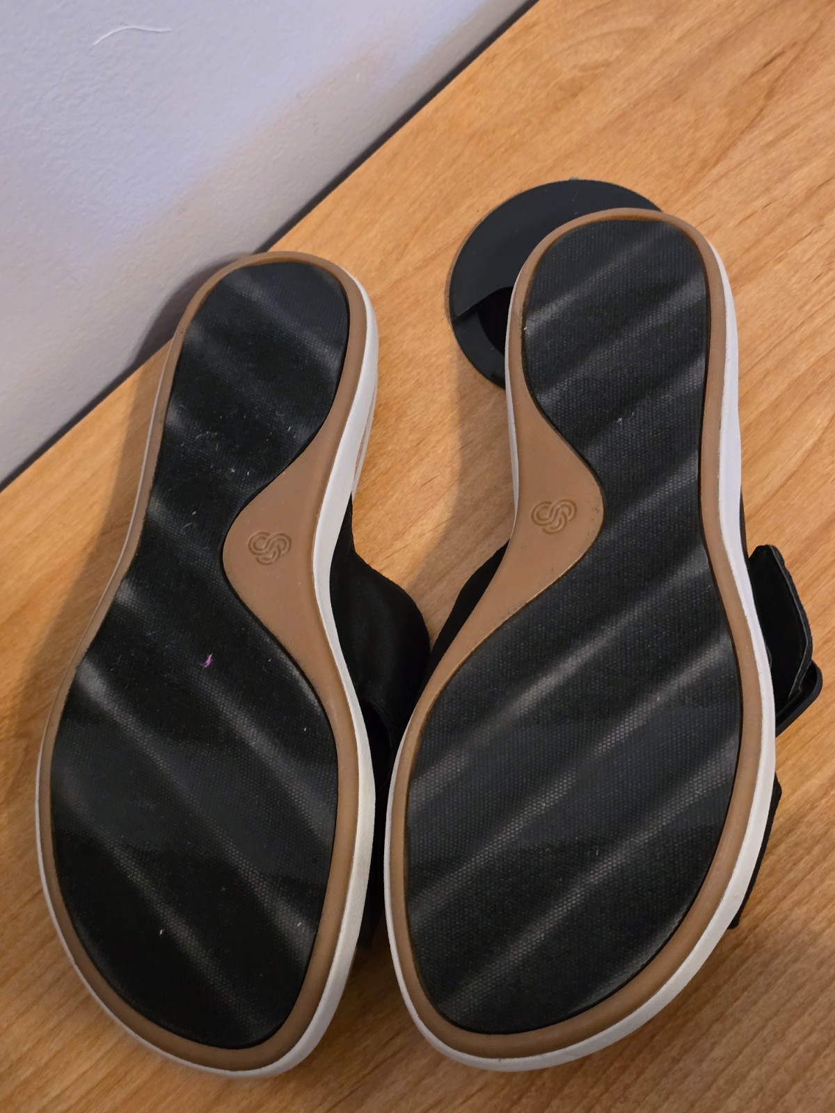 APL Cloudsteppers Clarks CUSHION morbido sandalo donna Eliza aprile slide taglia 6 NERO