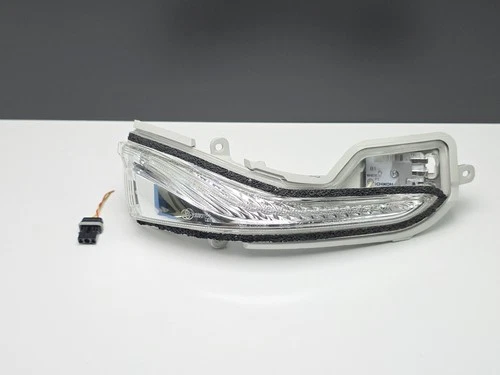 2014 - 2023 INFINITI Q50 Q60 RIGHT DOOR MIRROR TURN SIGNAL LIGHT 261604GA0A OEM