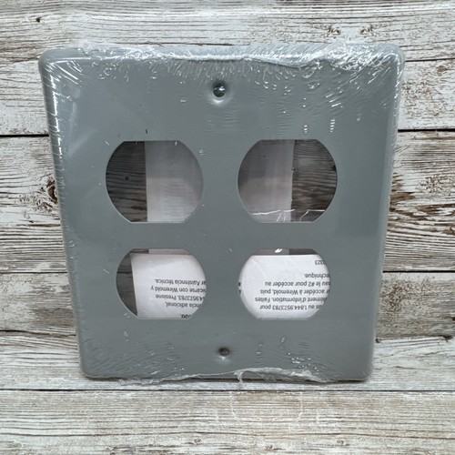 Wiremold G4047BB Two Gang Two Duplex Openings Faceplate Color: Gray **SEALED** - 第 1/5 張圖片