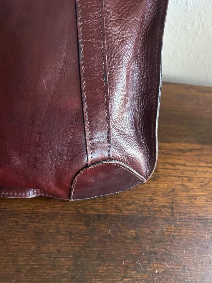 Bolso de hombro vintage de cuero italiano borgoña forro de gamuza suave dinero antiguo Foto 4 de 4