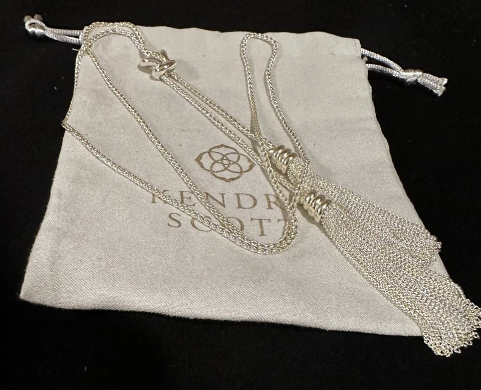 Collar Kendra Scott tono plata con borlas ¡HERMOSO! Foto 2 de 4