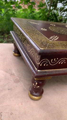 Banco decorativo bajo Chowki de madera tradicional indio bajot grabado a mano - Vídeo 1 de 1