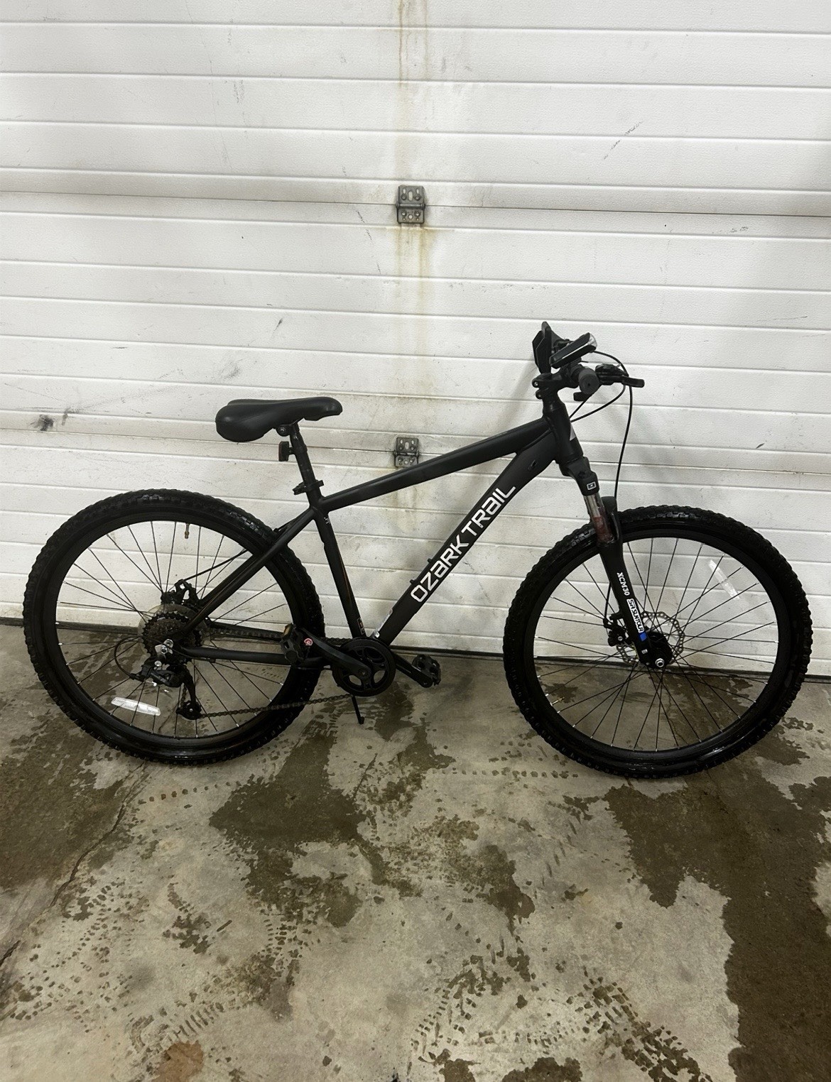 Ozark Trail Mountain Bike Adult's 27.5" 8-Speed Bicycle Medium Frame Black