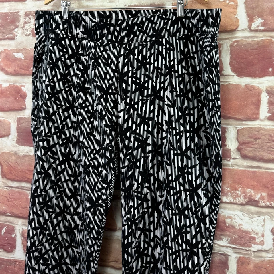 Calça Lands' End Feminina 2X 20W-22W Preta Cinza Capri Cropped Plus Size - Imagem 4 de 4