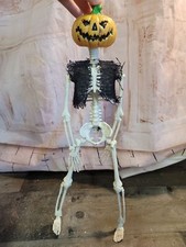 Halloween pumpkin jack-o'-lantern skeletons hanging scary prop decor