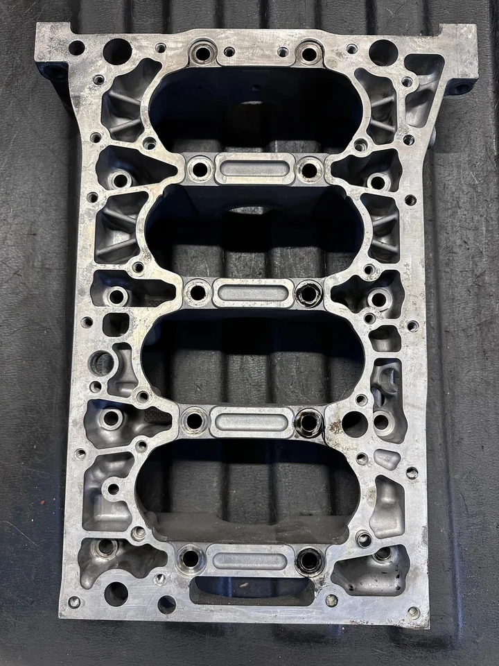 VOLVO V60 engine block lower part with two turbos 2.0 diesel 2019 - Image 2 of 4