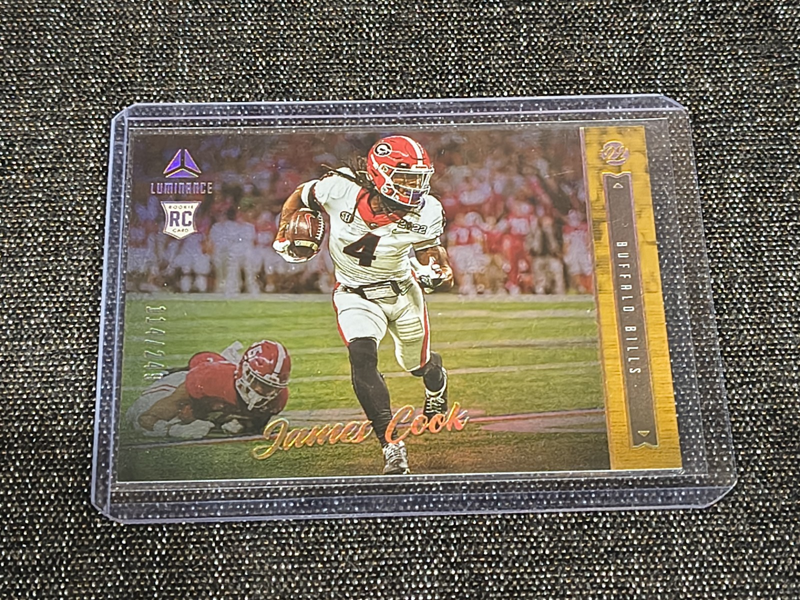 K246,114 - 2022 Panini Luminance Gold #181 James Cook #/249