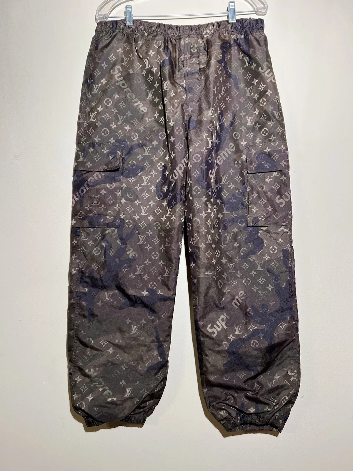 Pantalon de survêtement jogging cargo LOUIS VUITTON SUPREME camouflage 42