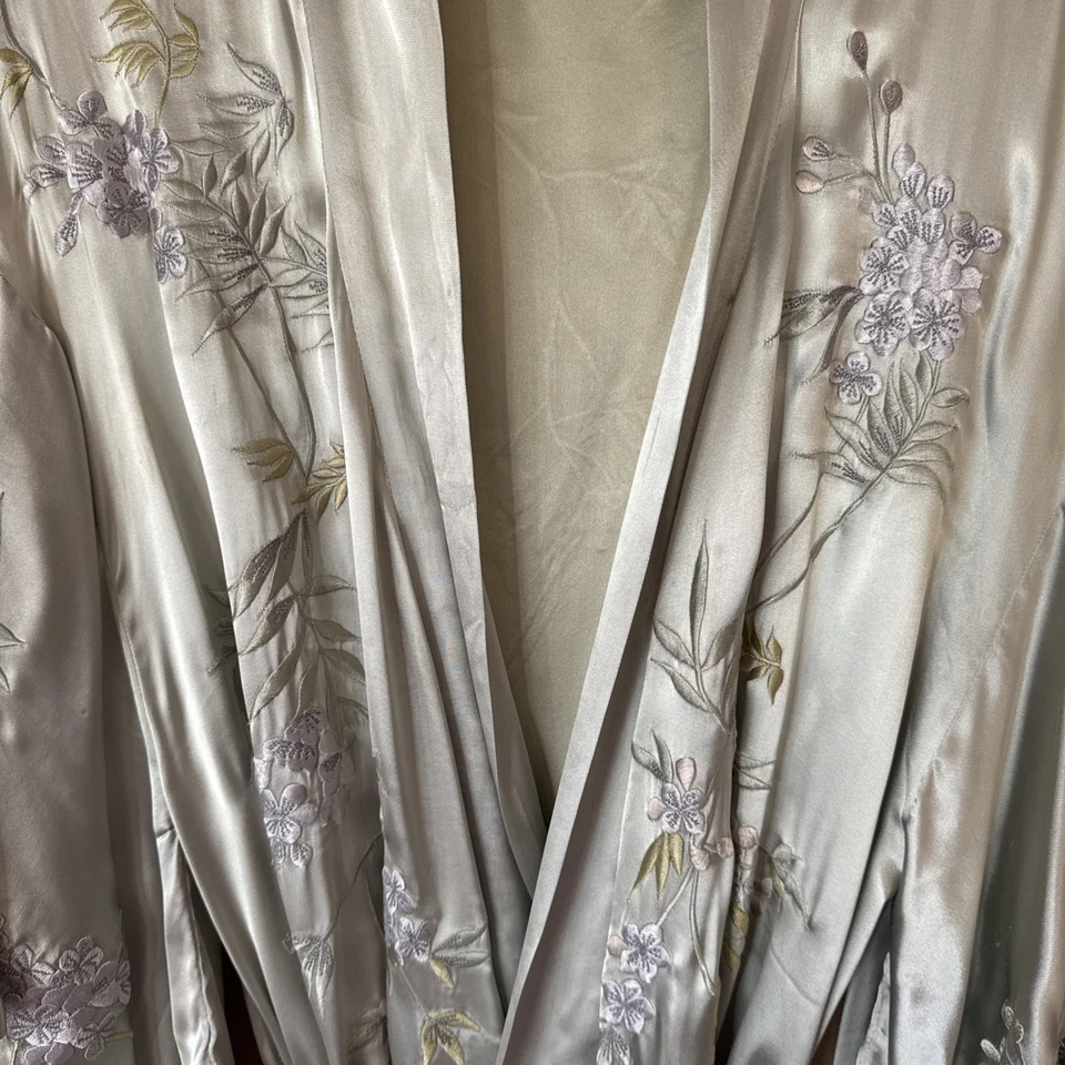 Bata de seda vintage Natori x Saks Fifth Avenue kimono caftán verde bordado largo Foto 4 de 4