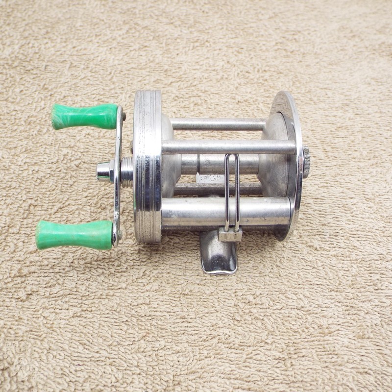 J.C. HIGGIND 527.3105 antique fishing reels vintage