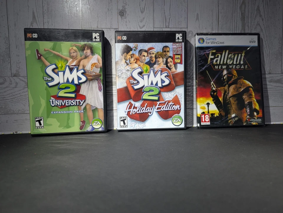 Videojuego PC CD-ROM, FallOut New Vegas + Sims 2 University / 2 Holiday Edition Foto 4 de 4
