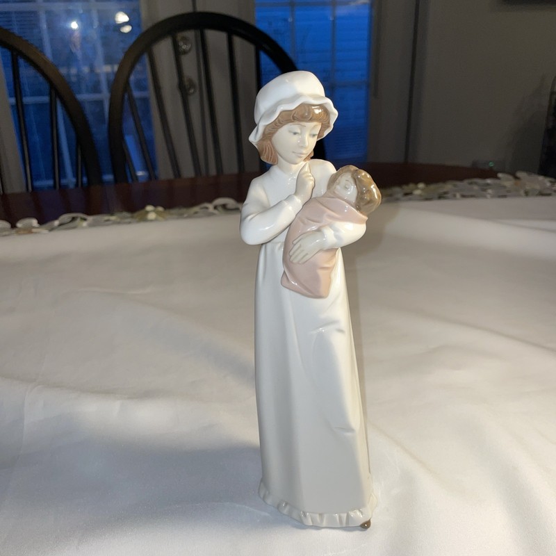 Nadal "Mother Quieting Baby" designed by Enrique Asuncion,Spain