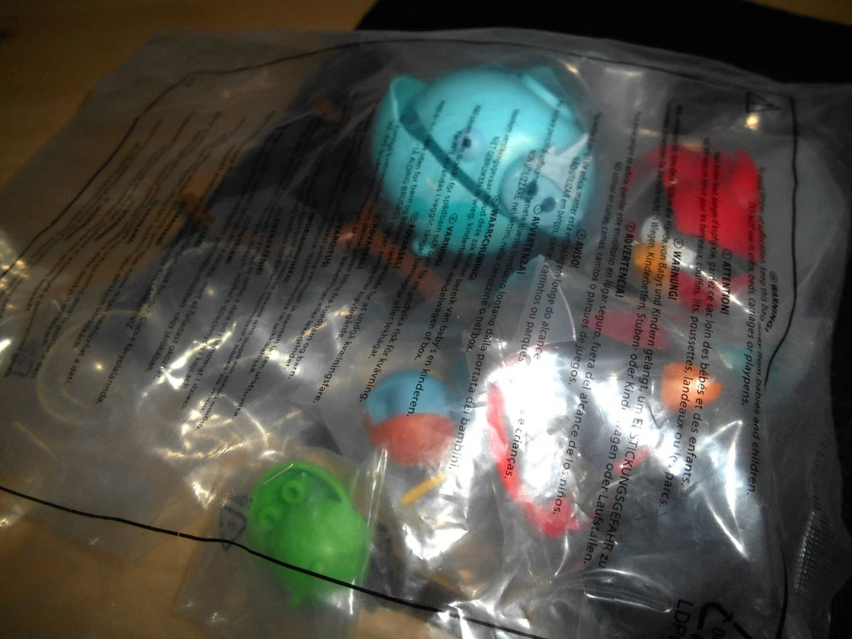 NEW RARE Knex Angry Birds Space COMPLETE SET OF FIGURES Sealed from Crater Crash - Image 2 of 4