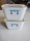 Vintage Pyrex Set of 2 Snowflake Garland Refrigerator Dishes 501 (1 cup) w/ Lids