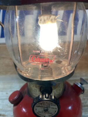 Coleman レッド ランタン 1977年 Vintage 2/77 1977 Coleman 200A Red Lantern w/ Pyrex Globe