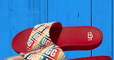 NEW~UGG Beach SZ: 2 Rainbow Slides Kids Youth Shoes Comfort