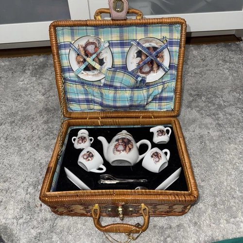 Rare Reutter Porzellan Peter Rabbit Children's Tea Set - Denkendorf, Germany