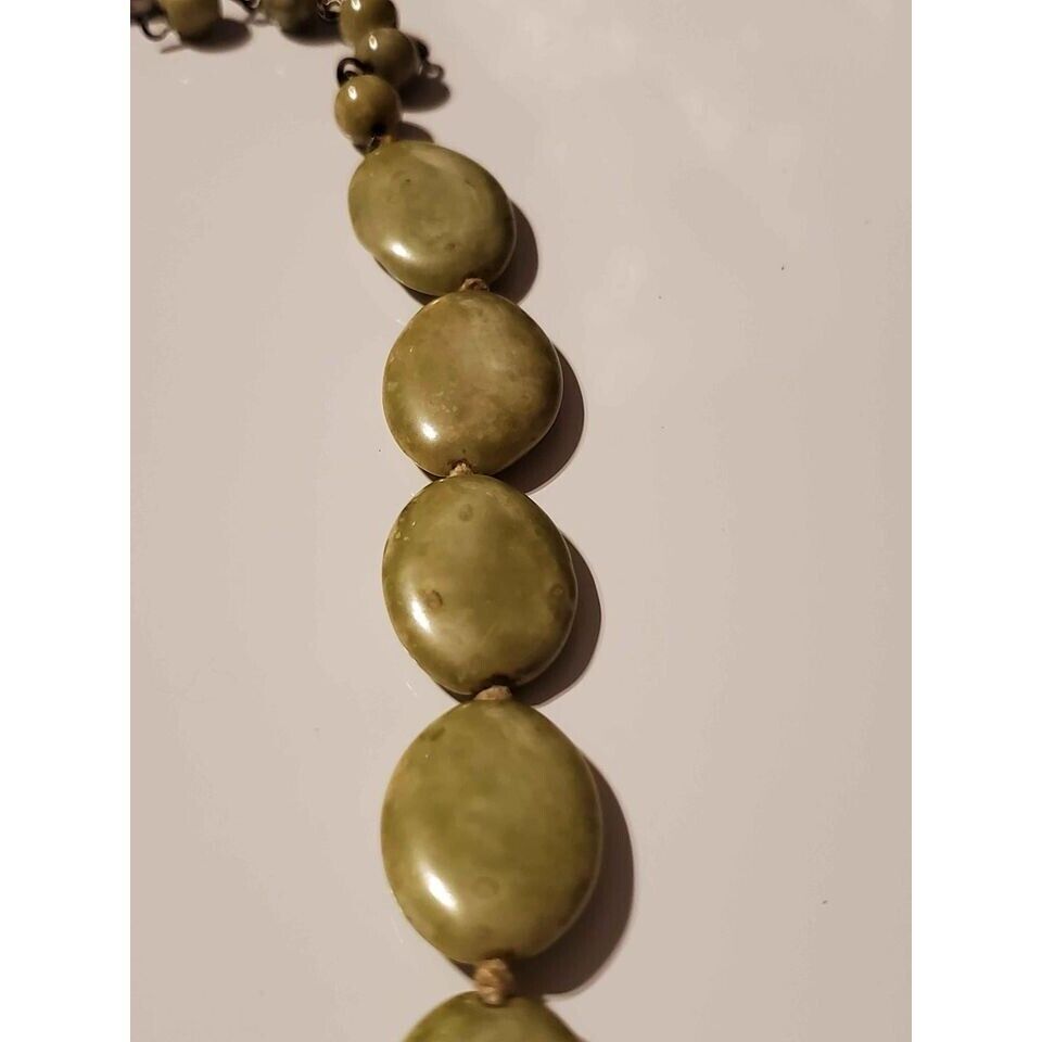 Vintage Green flat Stone Knotted bead necklace ch… - image 7