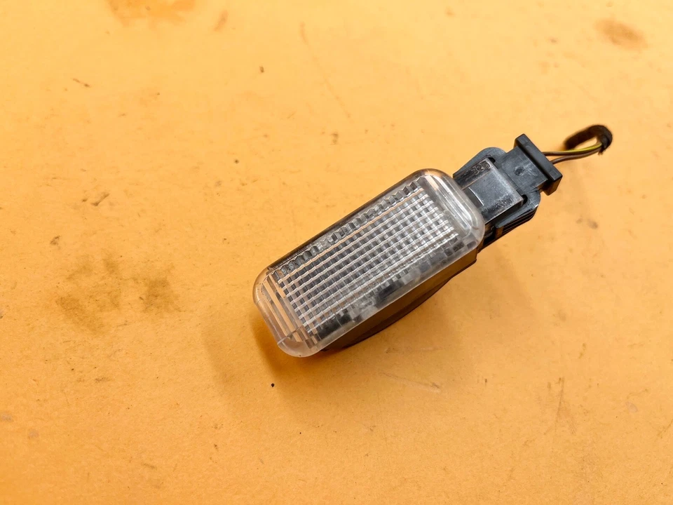 09-17 AUDI Q5 8R PUERTA DELANTERA TRASERA IZQUIERDA DERECHA ADVERTENCIA LUZ CORTESÍA LÁMPARA OEM Foto 2 de 4