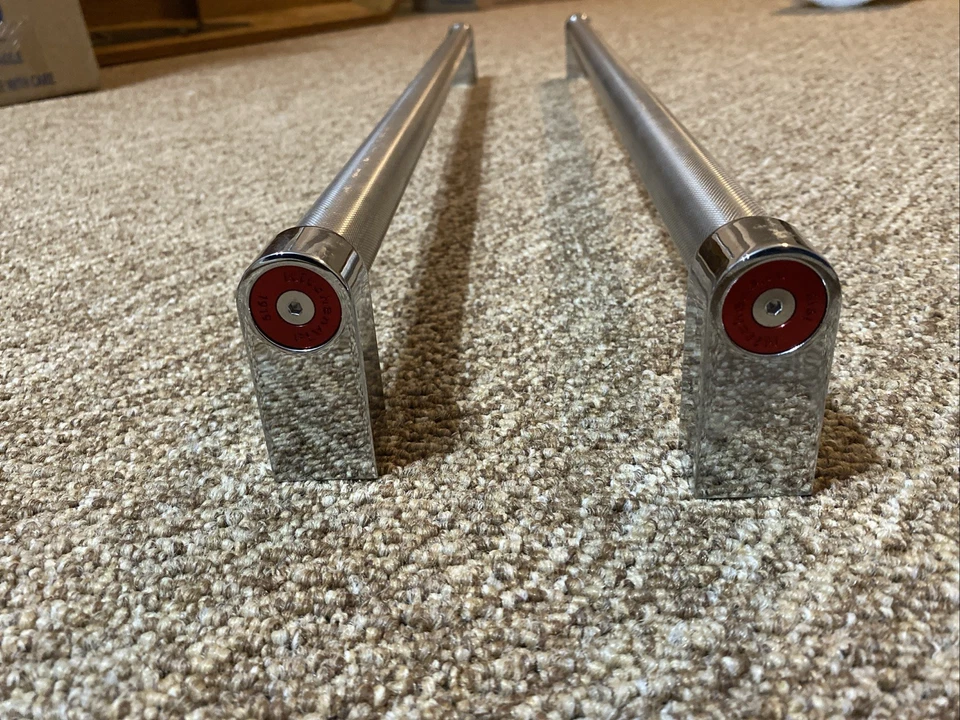 Juego de manijas de puerta Kitchenaide 1919 Red Dot Foto 2 de 2