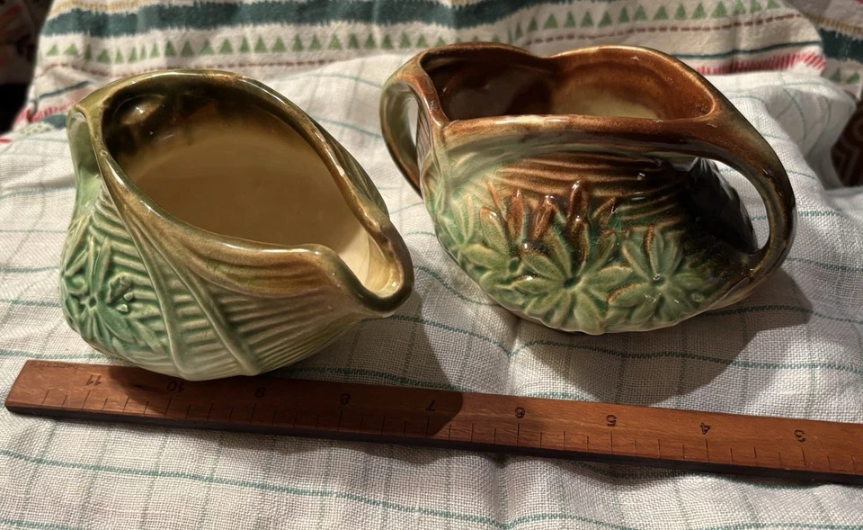 Vintage McCoy Daisy Pattern Sugar and Creamer Pottery Set. 1940’s - Image 2 of 4