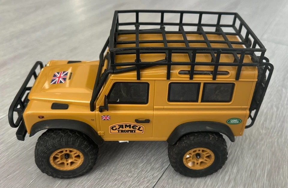 FMS 1:24 FCX24M Land Rover Camel Trophy Edition RTR Slightly Used Defender 90 Z1 - Image 2 of 4