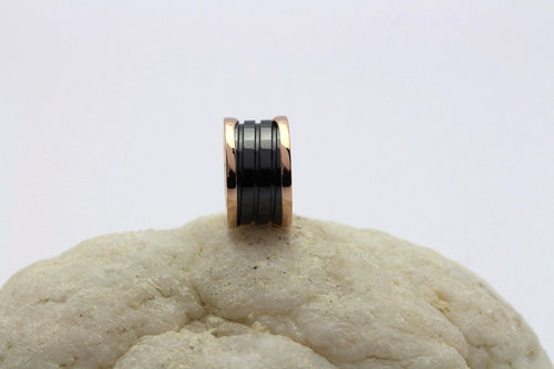 Bvlgari B. Anillo Zero 1 4 bandas oro amarillo 18k y cerámica talla 49 aprox. 9,6 g - Imagen 2 de 4