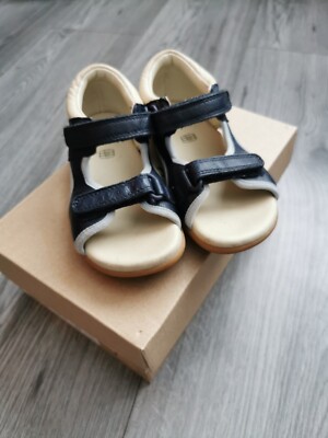 Clarks Navy leather boys sandals UK F UK