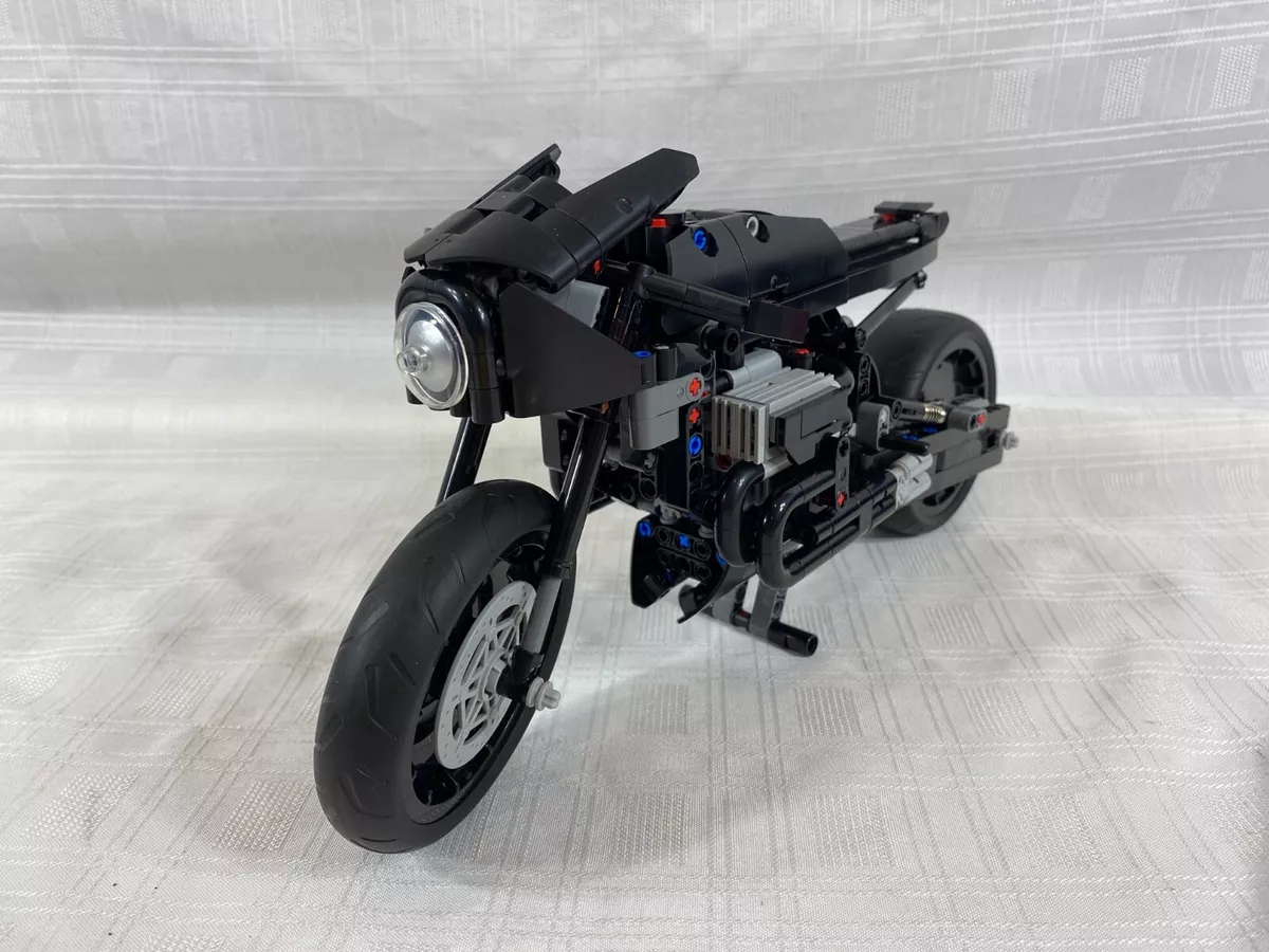 LEGO Technic 42155 Batman – The Batcycle review and gallery