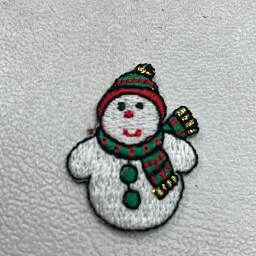 Itty-Bitty-Tiny CHRISTMAS SNOWMAN Patch Applique Clothing Embellishment T062