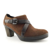 CLARKS Artisan Size 9 Brown Nubuck Side Zipper Ankle Boots Booties