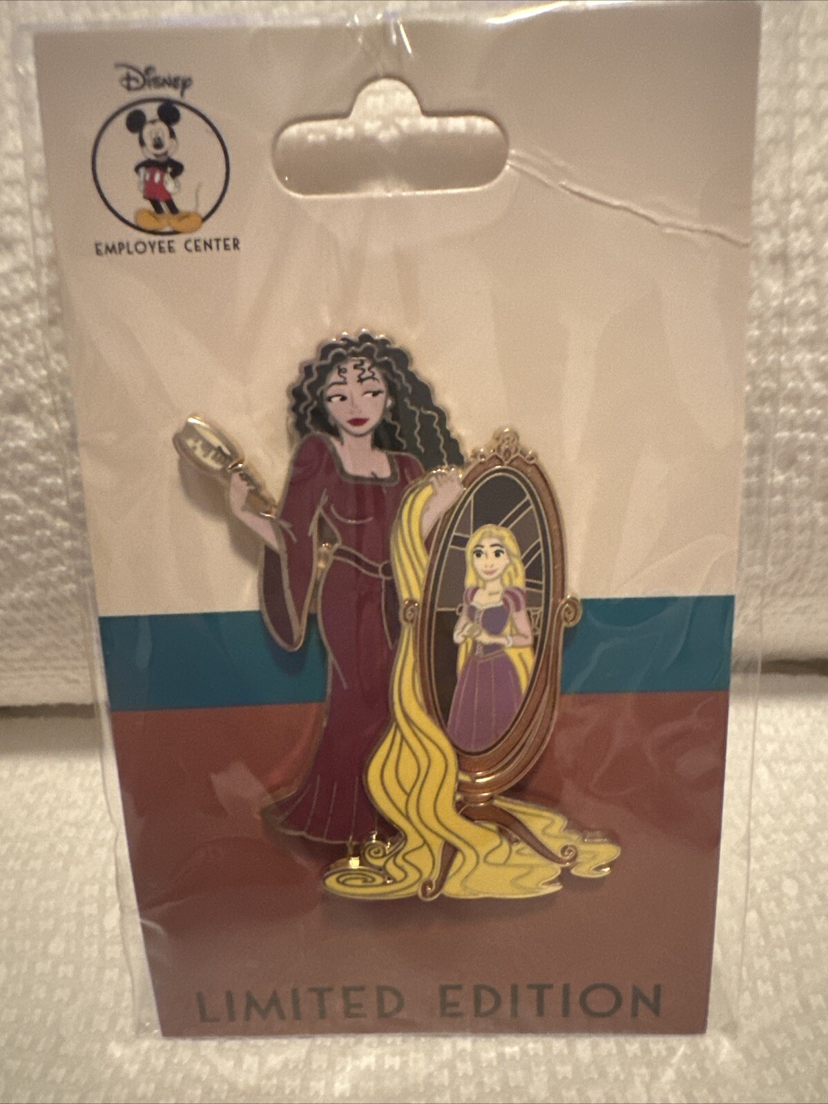 Disney DEC Tangled Mother Gothel nd Rapunzel LE 250 pin
