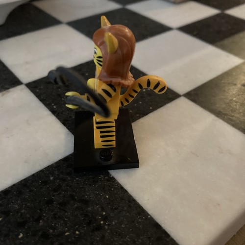 LEGO THE TIGER WOMAN figure LEGO MINIFIGURE SERIES 14 complete - Picture 2 of 4