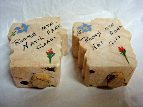 VINTAGE Hand Carved Stone ROCKY MTN NAT'L PARK SOUVENIR Salt & Pepper Shakers - Picture 2 of 8