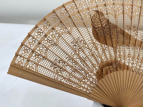 Sandalwood fan with pheasant design and openwork Japanese Traditional Crafts - Picture 12 of 19